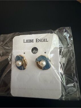Blue Pearl Flower Stud Earrings with Gold Accents